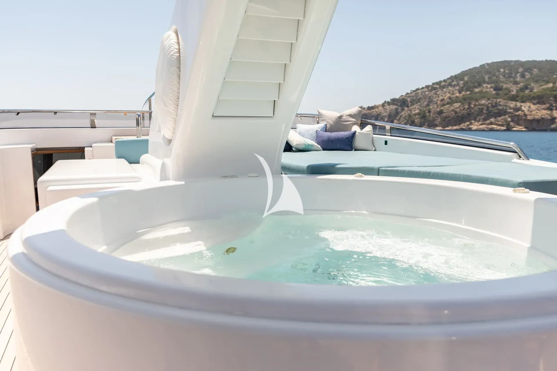 Jacuzzi on Flybridge