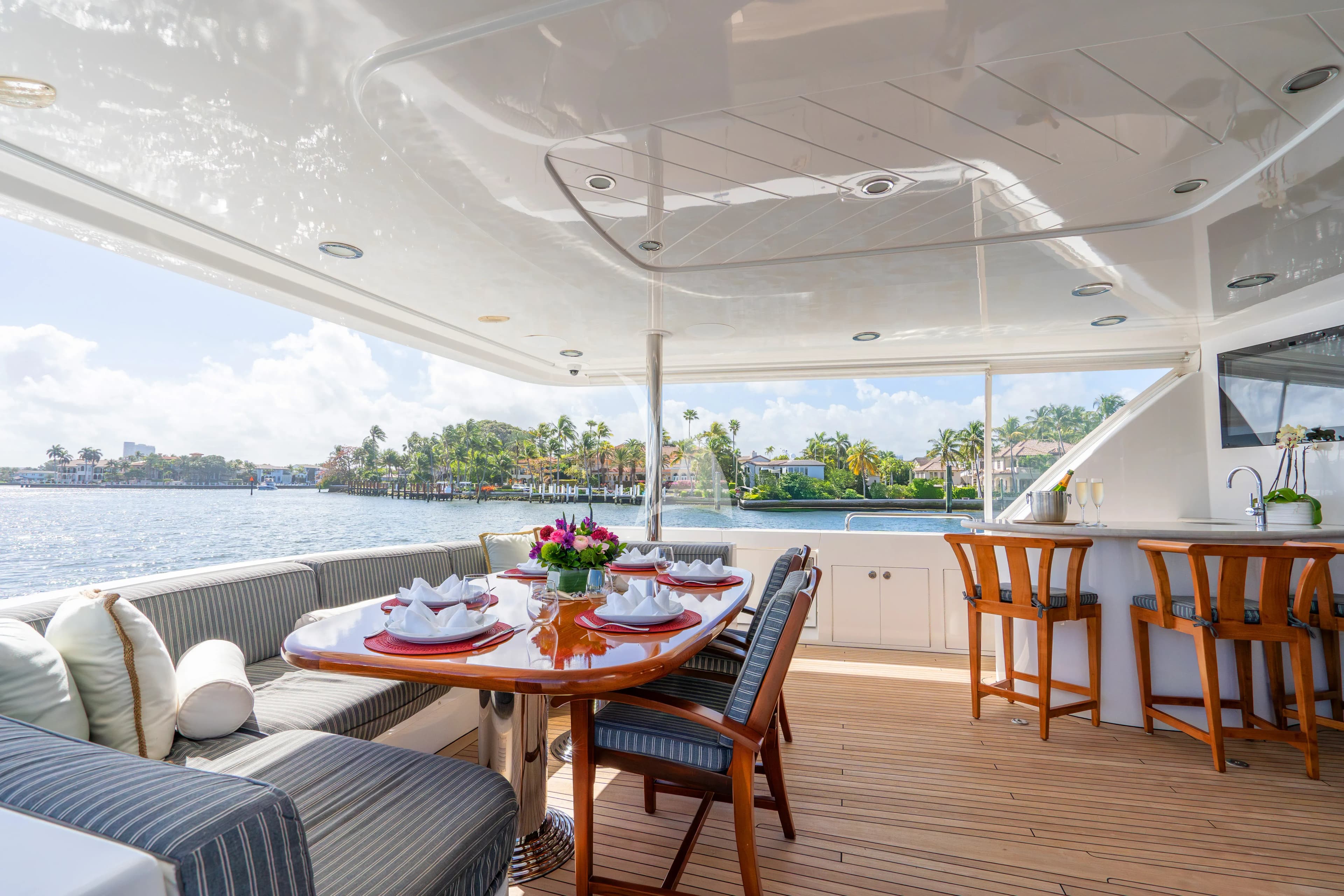 AFT DECK DINING & BAR