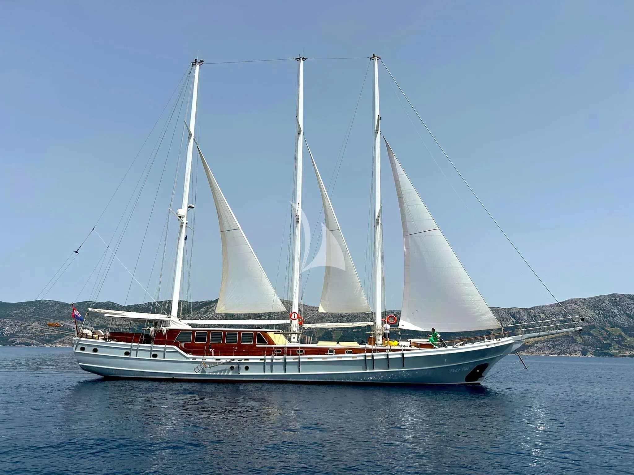 Dolce Vita new white hull